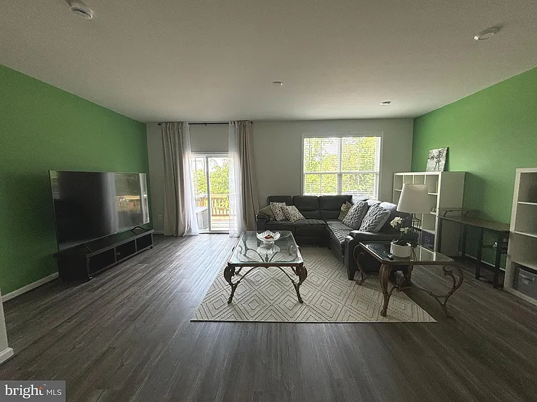 4105 Bolton Ct — Photo 4