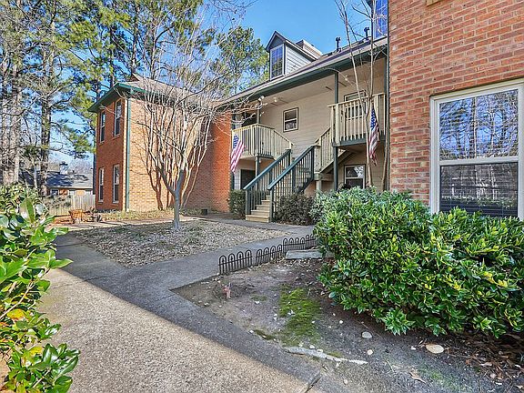 2nd image of 709 Beaufort Cir #709