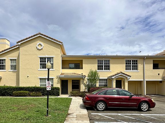 2nd image of 152 SW Peacock Blvd APT 105