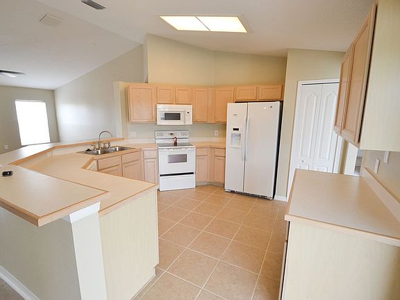 3rd image of 22620 Laureldale Dr