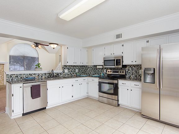 3rd image of 1921 Heartland Dr