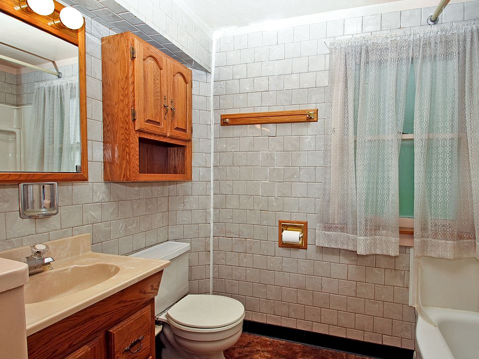 2nd image of 5335 W Wilson Ave