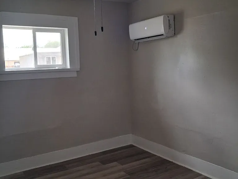 704 S Abilene Ave — Photo 8