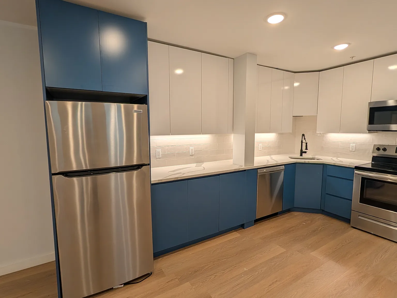 2 bed, $2,555 — Photo 2
