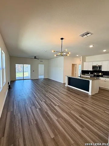 3 bed, 2.0 bath, 1536 sqft, $2,400 — Photo 4