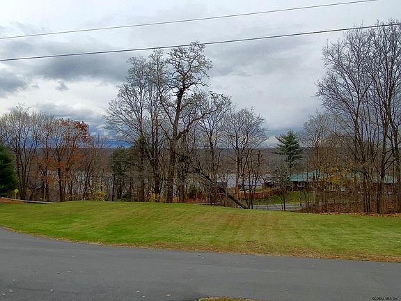 4th image of 3 White Birch Ln