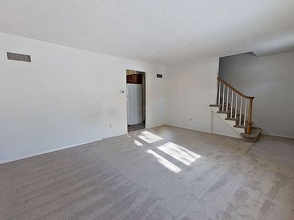 3rd image of 141 Oak Manor Dr