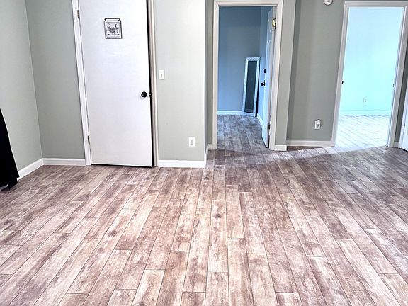 3rd image of 423 Smartt Station Rd