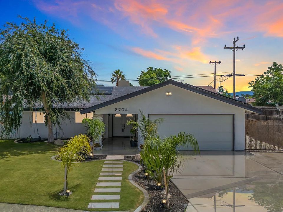 1st image of 2704 Daken St