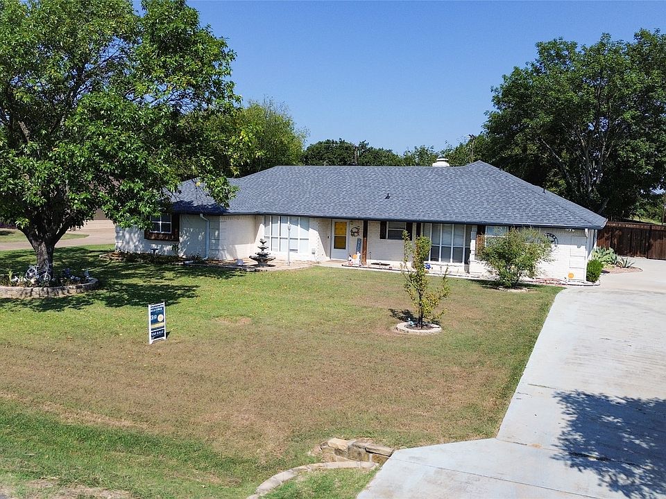 1st image of 404 Meadow Creek Dr