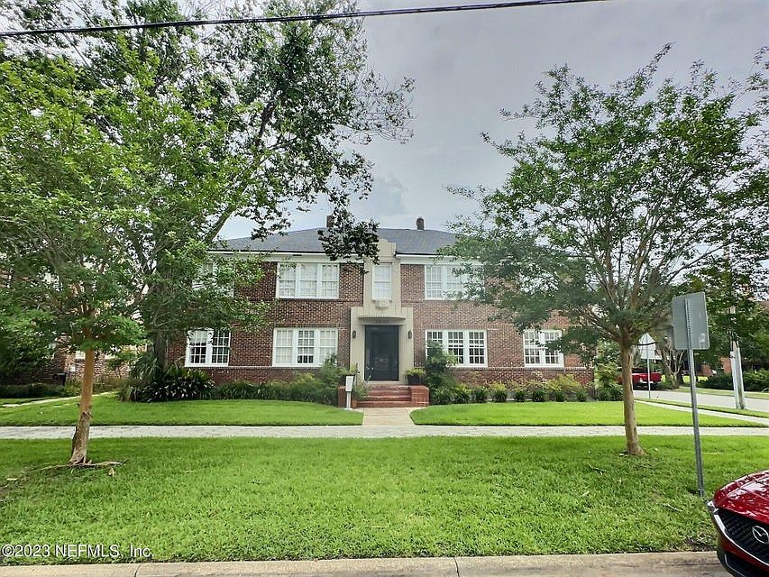 1st image of 2832 Oak St #2