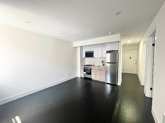 2nd image of 2108 Regent Pl #2N
