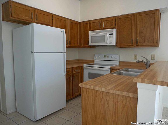 3rd image of 12210 Apricot Dr