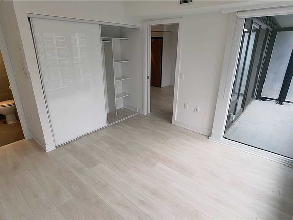 5th image of 585 Bloor St E #1121
