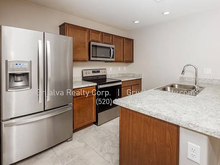 8749 E Pebble Stone Ln — Photo 4