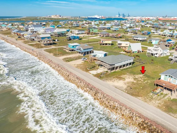 802 Beach Dr, Surfside Beach, TX 77541