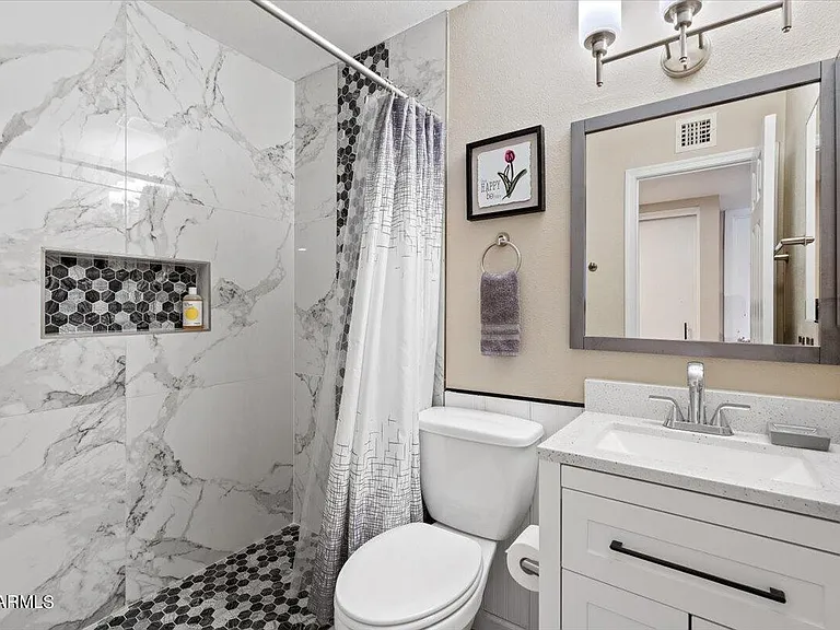 1014 W Angela Dr — Photo 14