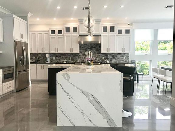 5th image of 951 NE 2nd Ter