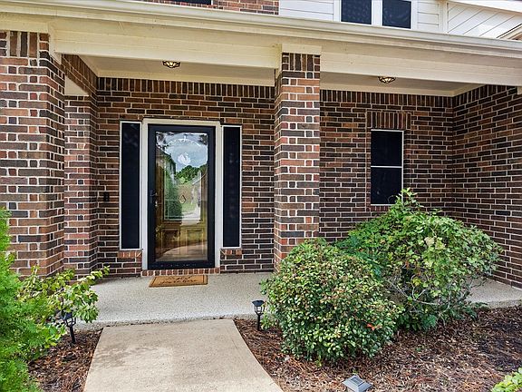 2nd image of 405 Laddingford Ln