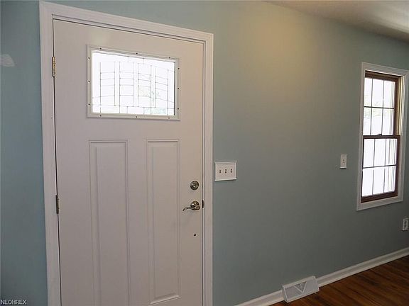 2nd image of 689 Greenwood Ct