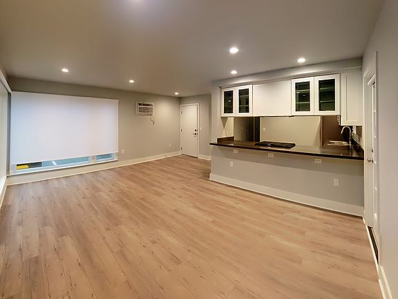 2nd image of 15904 W Sunset Blvd #2