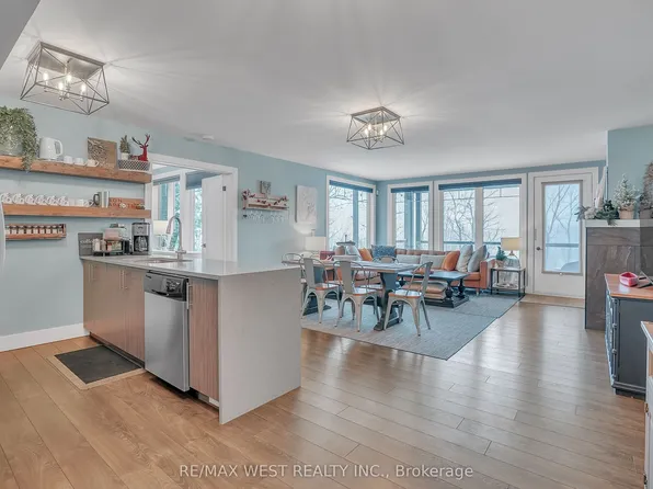 1 Tree Tops Ln #201, Huntsville, ON P1H 0B8