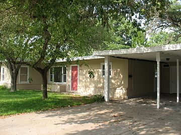 2nd image of 914 N Magnolia St