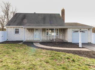 2 Ridgeview Pl, Mount Sinai, NY 11766