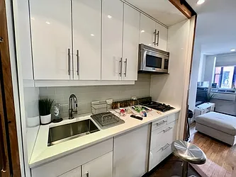 Rented by R New York