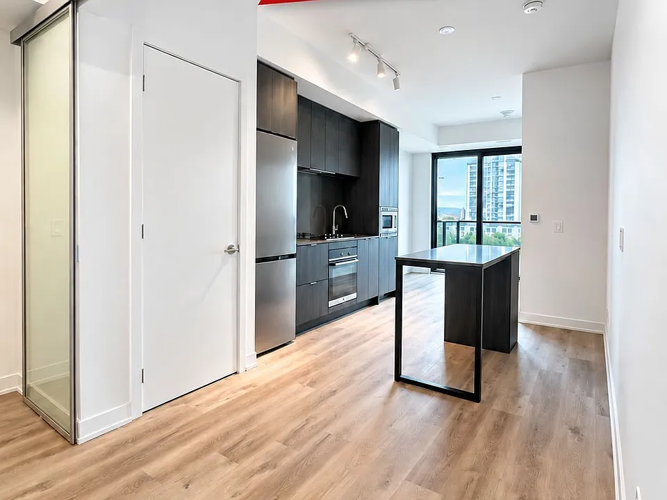 101 John St N #618