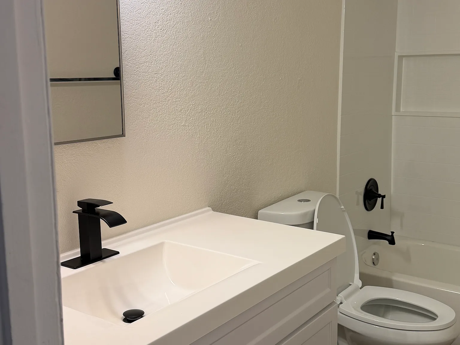 2 bed, 900 sqft, $1,575 — Photo 3