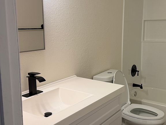 3rd image of 4323 NE Winn Rd #4323