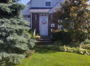 66 Stephen Pl, Valley Stream, NY 11580