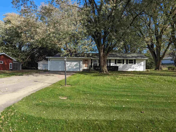2177 N Blumendahl Rd, Freeport, IL 61032