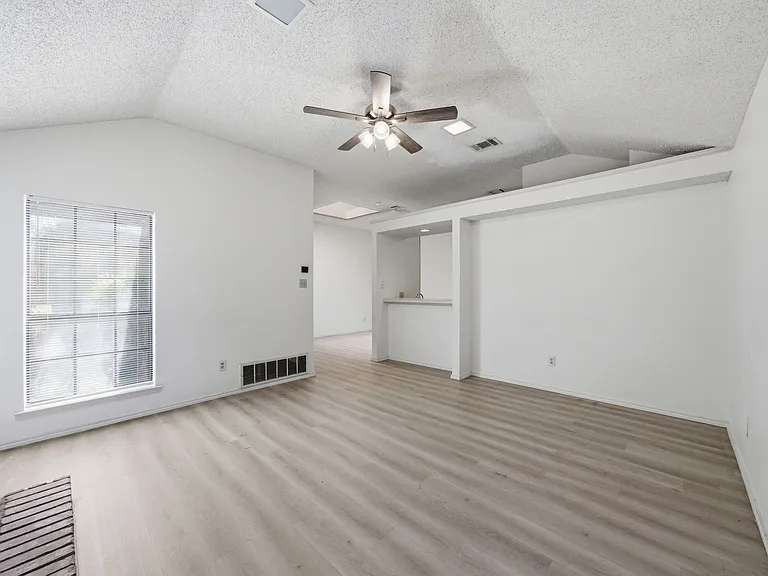 2103 Overview Ln — Photo 10