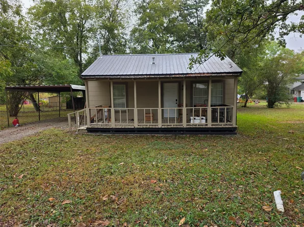 240 S College St, Deport, TX 75435