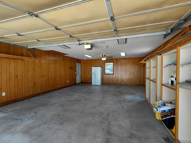 109 Vaughan Ct — Photo 8
