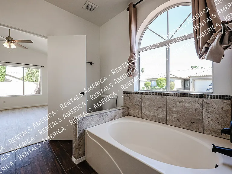 764 E Sheffield Ave — Photo 30