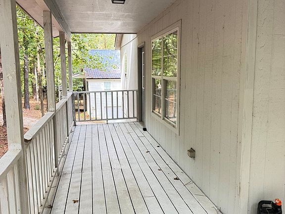 3rd image of 425 Falcon Cir