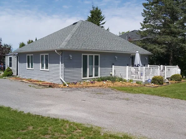 17 Falls Bay Rd, Kawartha Lakes, ON K0M 1A0