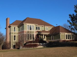 W295S5278 Holiday Oak Ct, Waukesha, WI 53189