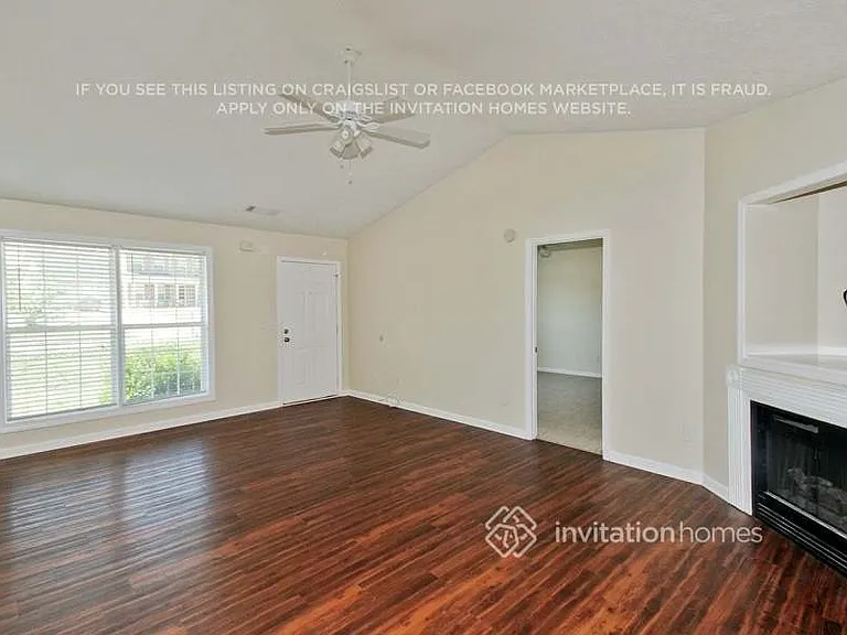 1507 Locomotive Dr NE — Photo 4