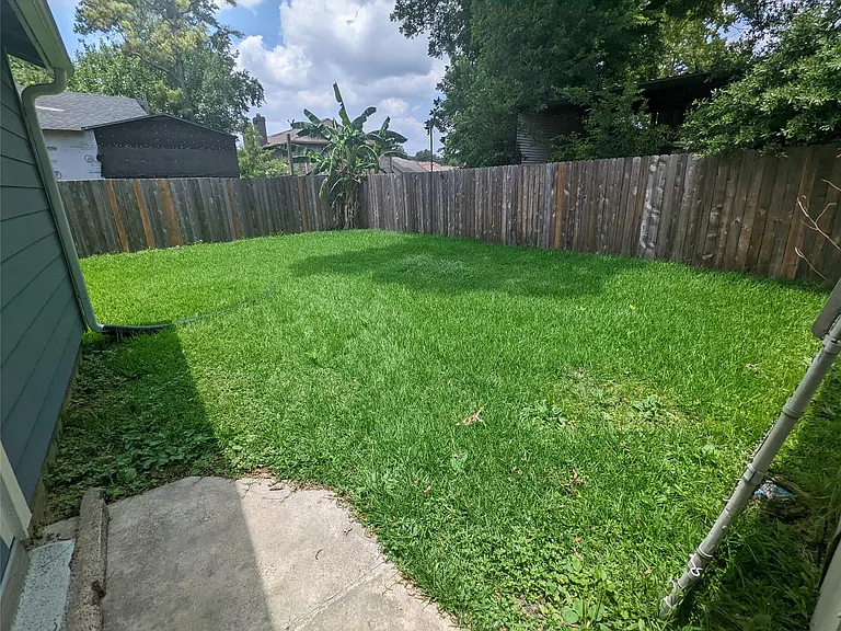 7521 Laredo St — Photo 12