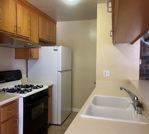 2nd image of 1936 Northwood Dr APT 3