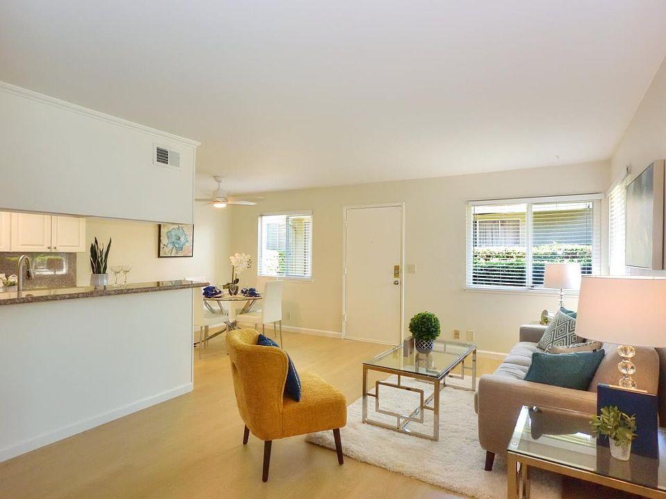 1st image of 949 Gilchrist Dr APT 2