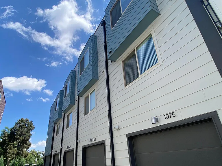 1075 Mariposa St — Photo 37