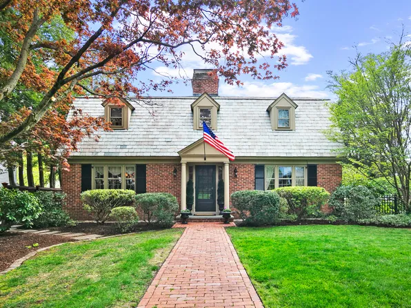53 Belknap Road, West Hartford, CT 06117