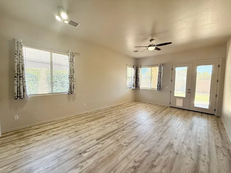 6735 E Kilkenny Pl — Photo 3