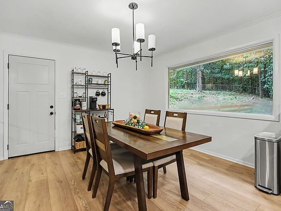 3rd image of 55 Dixon St
