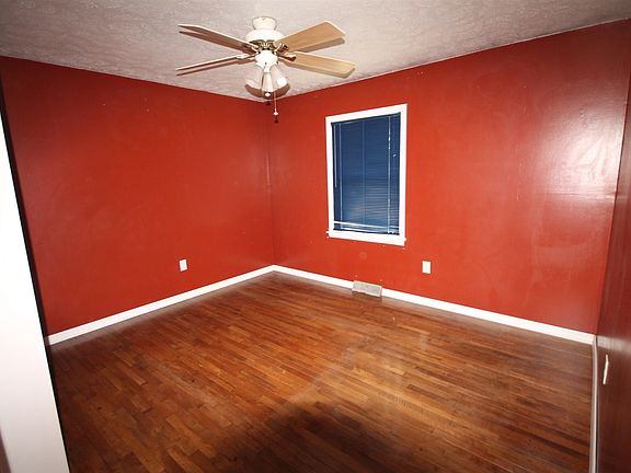 5th image of 306 Elmhurst Ave
